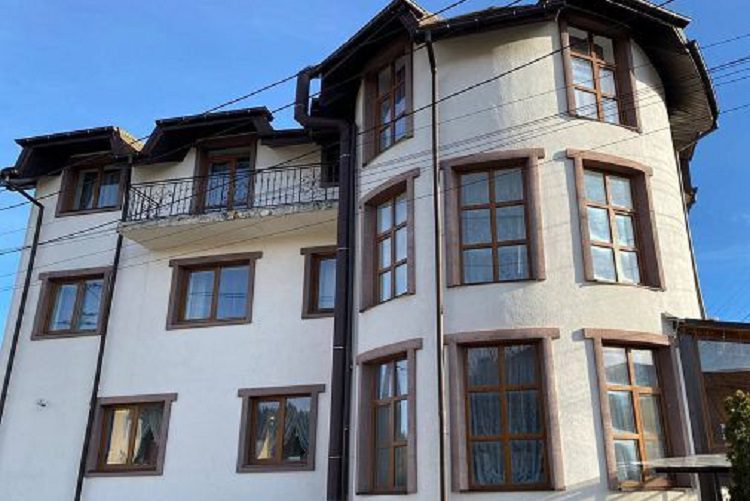 Вилла Аура Карпат в Сходнице