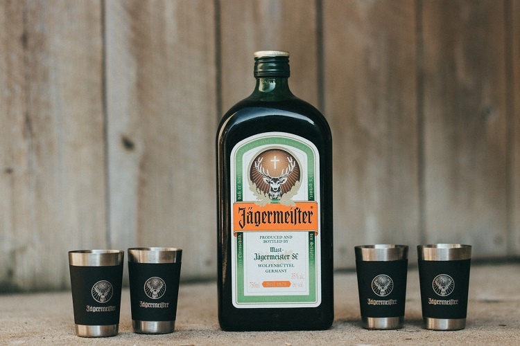 Как пить ликер Jägermeister: правила сочетания и подачи