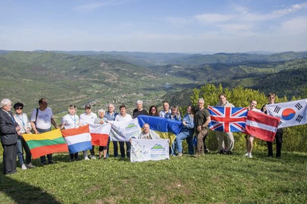 Cпільне сходження на гору Героїв Небесної Сотні в Довгому-Гірському